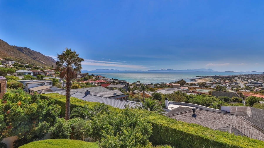 5 Bedroom Property for Sale in Mountainside Western Cape